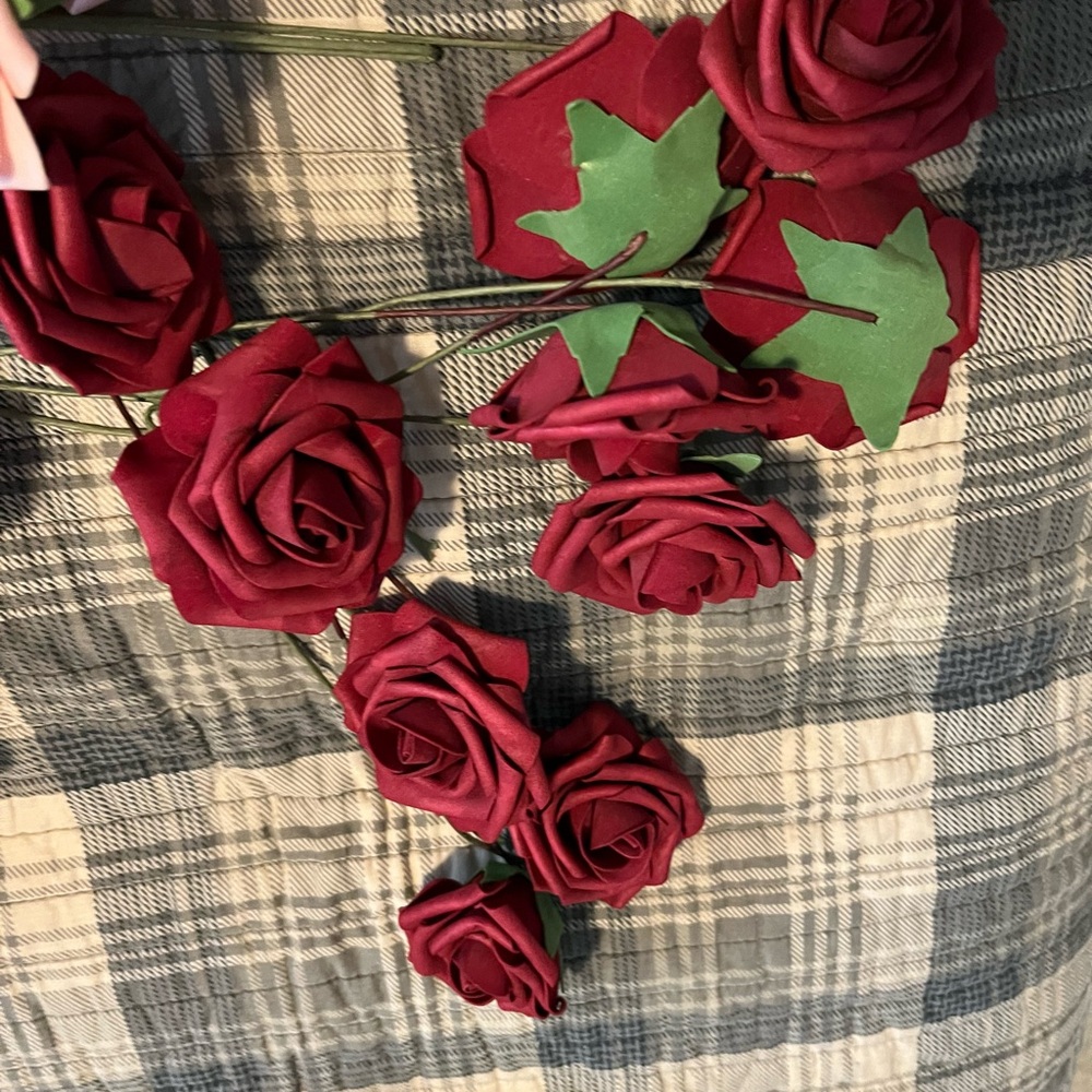 Artificial Red/pink floral lot with greenery